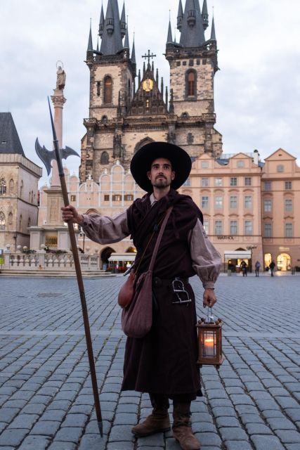 Prague: Nightwatchman of Prague Walking Tour - Timing, pace, and what to wear for a comfortable 90 minutes