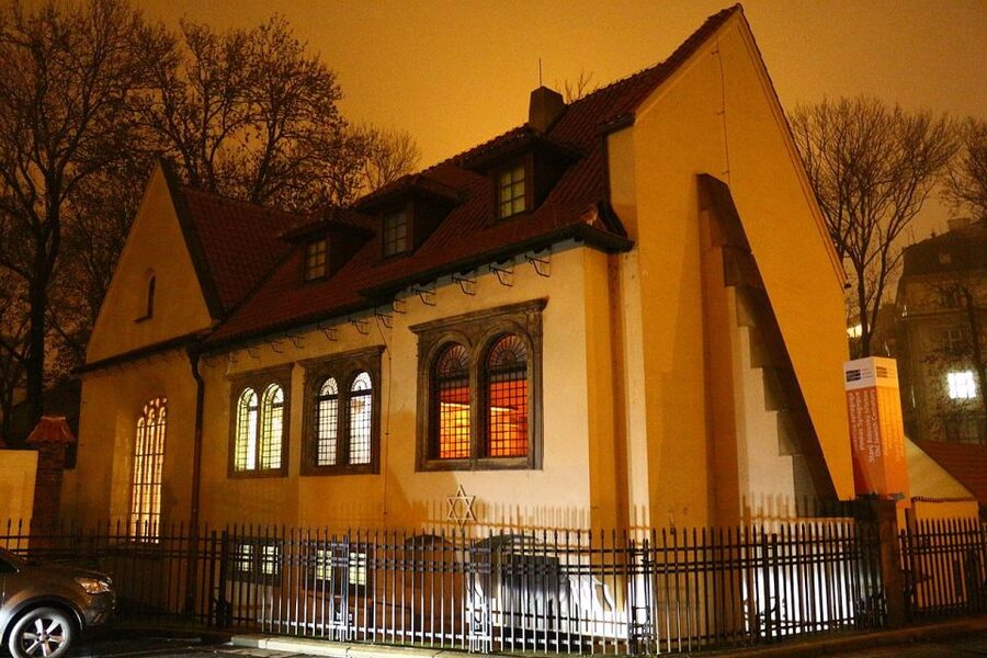 Prague: Old, New, and Jewish Towns Guided Walking Tour - Meeting at Česká Národní Banka, then getting your bearings