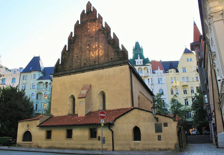 Prague: Old, New, and Jewish Towns Guided Walking Tour - Jewish Town pacing, history context, and respectful attention