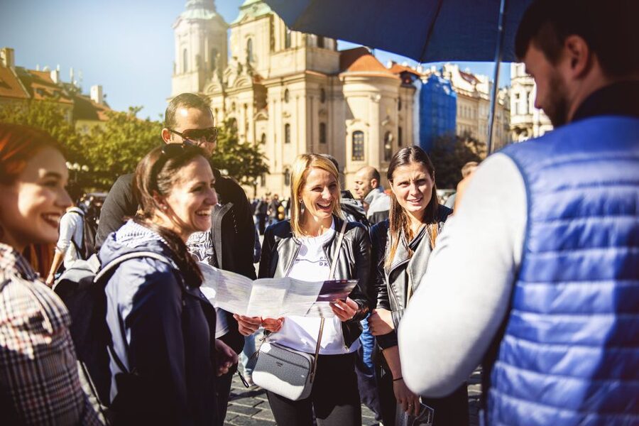 Prague: Old Town and Jewish Quarter 2-Hour Walking Tour - Powder Tower and Municipal House, two styles in one walk