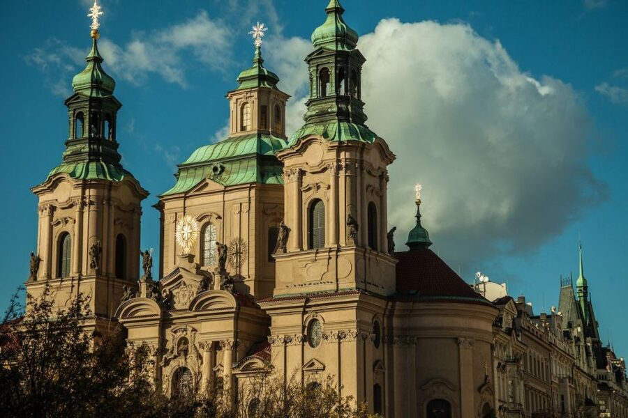 Prague: Old Town and Jewish Quarter Guided Tour in German - Old Town Square and Týn Church: Where the Tour Starts to Make Sense