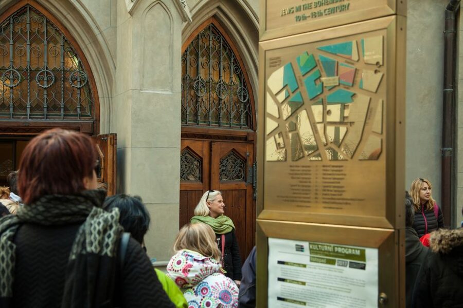 Prague: Old Town and Jewish Quarter Guided Tour in German - Kafka’s Birthplace and the Move Into Josefov: The Story Changes, the Streets Don’t