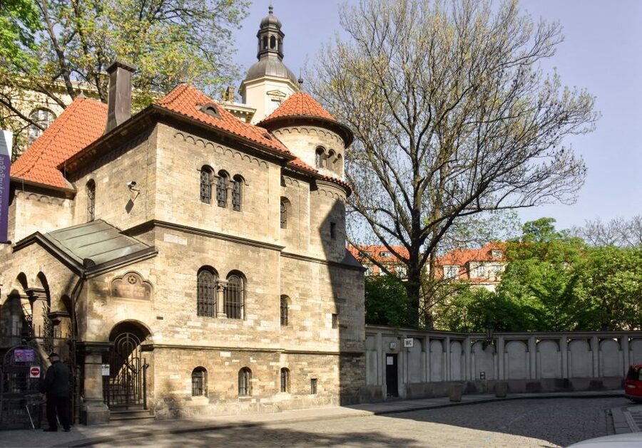 Prague: Old Town and Jewish Quarter Guided Walking Tour - Price and value: why $22 can be a smart use of time