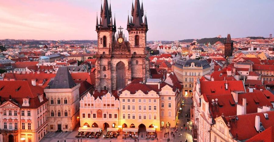 Prague: Old Town and Jewish Quarter Tour with Jewish Museum - Finding your guide by Charles Bridge (and why that matters)