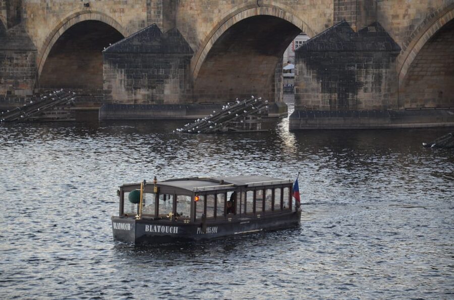 Prague: Old Town Guided Walking Tour and City Boat Ride - Where you start in Prague, and why the Old Town Square works