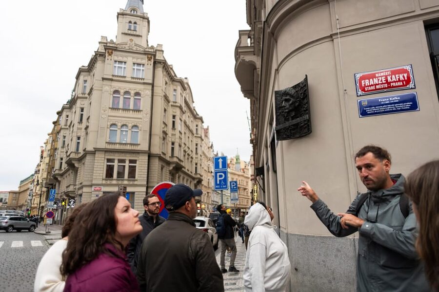 Prague: Old Town, Jewish Quarter & Astro Clock Walking Tour - Wenceslas Square start: your fast orientation hit