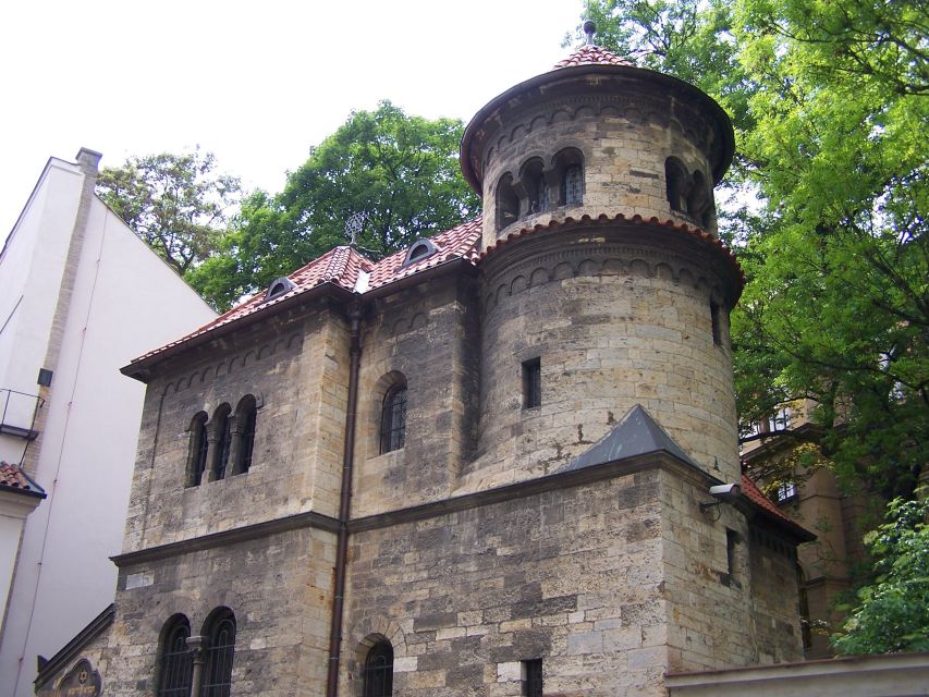 Prague: Old Town, Jewish Quarter & Astro Clock Walking Tour - Price and value at about $22 for 150 minutes
