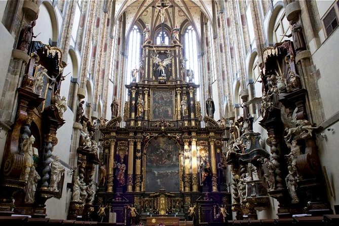 Prague Old Town New Town and Jewish Quarter Morning Tour - Old Jewish Cemetery and Staromestske namesti: memory and the city’s centerline