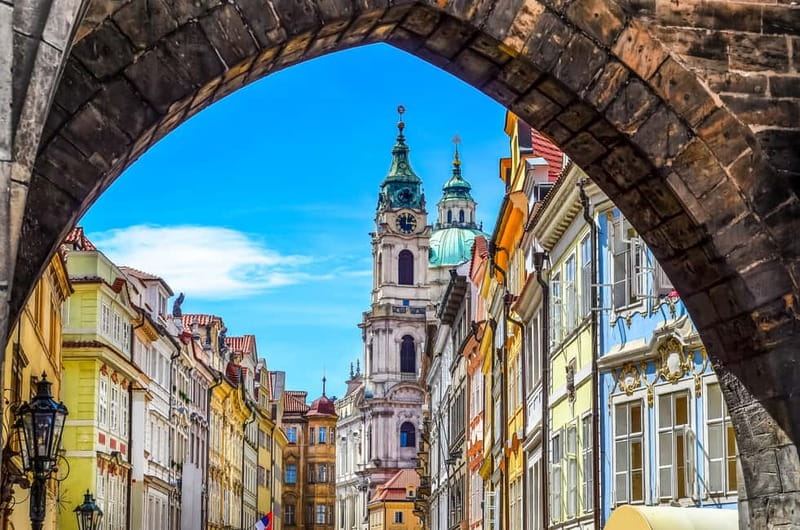 Prague: Old Town, Prague Castle & River Cruise Day Tour - Charles Bridge and Old Town Prague: get your bearings fast