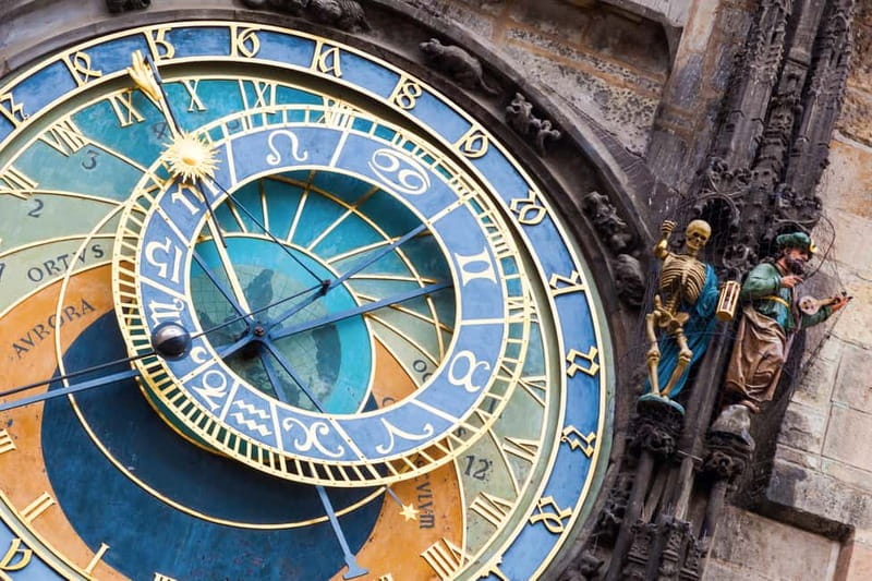 Prague: Old Town, Prague Castle & River Cruise Day Tour - How the pace and logistics affect your day (and your feet)