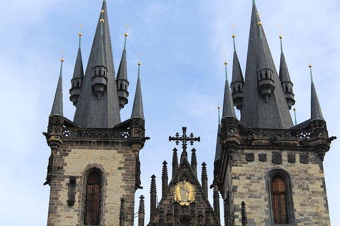Prague Old Town tour and external Jewish Quarter - Church of Our Lady before Tyn: Gothic drama in the center