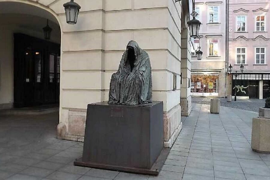 Prague: Old Town Tour & National Museum Skip-the-Line Ticket - Finishing at the National Museum: skip the ticket line, then go your way