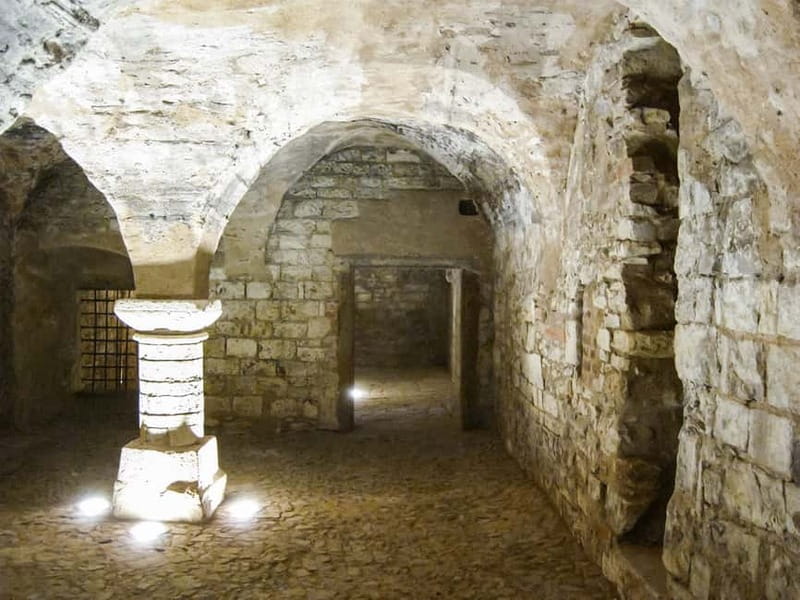 Prague: Oldtown, Medieval Underground & Dungeon History Tour - Key highlights worth planning around