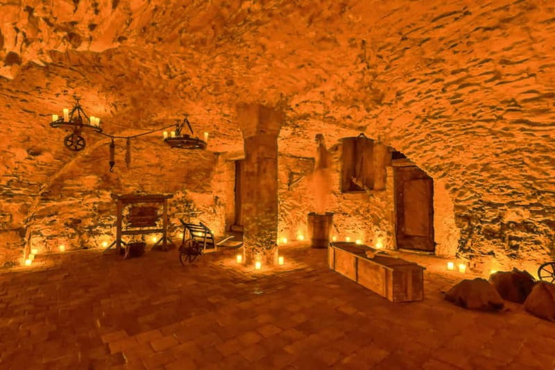 Prague: Oldtown, Medieval Underground & Dungeon History Tour - The 80-minute flow: Old Town walk, then up to two floors down
