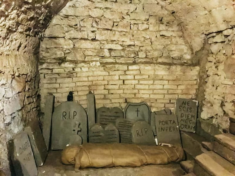 Prague: Oldtown, Medieval Underground & Dungeon History Tour - Guides can make or break Prague tours, and here that matters