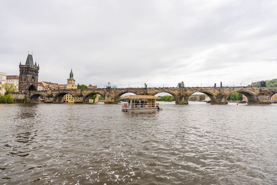Prague: Party Tiki Boat Sightseeing Cruise with Drinks - Your 90 minutes on the water: National Theatre toward Štvanice Island