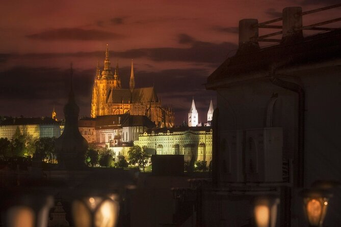 Prague Photoshoot for Couples, Betrothed, Family & Friends - Prague Photo Route That Saves You From Guessing Angles