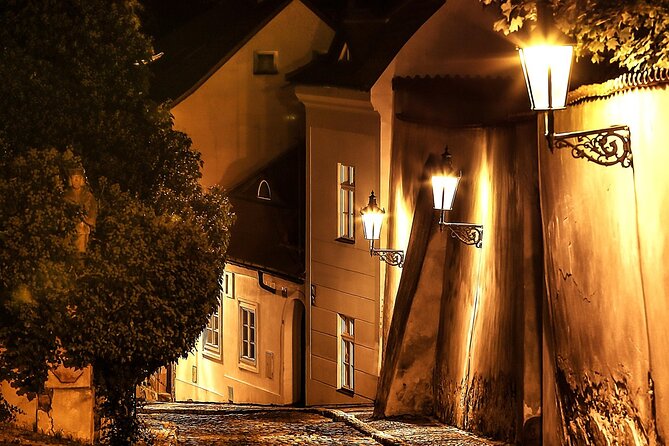 Prague Photoshoot for Couples, Betrothed, Family & Friends - Old Town Stare Mesto and the Astronomical Clock Backdrop