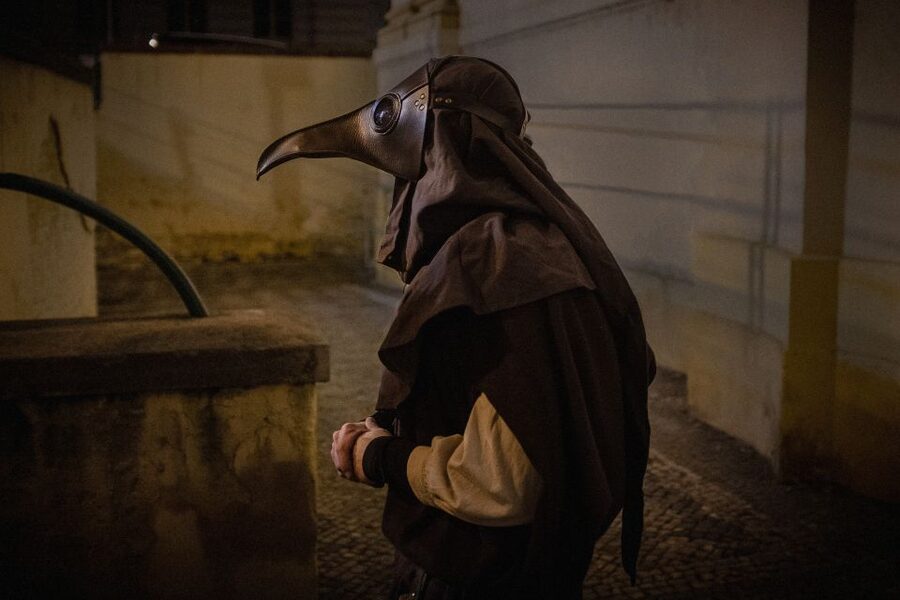Prague: Plague Doctor Old Town History Walking Tour - Starting at Seminářská and finding your guide fast