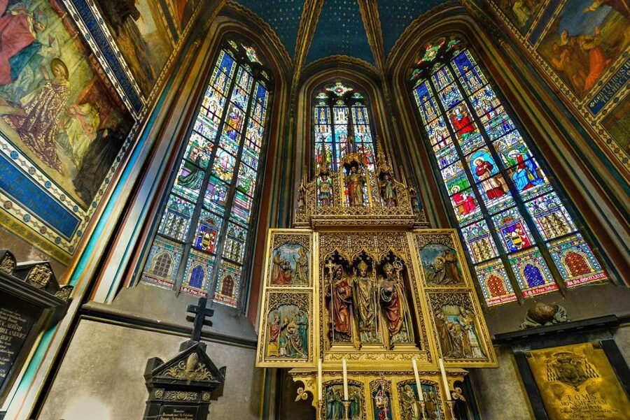 Prague: Prague Castle and Lobkowicz Palace Entry Tickets - Golden Lane and St. George’s Basilica: the smaller-scale magic