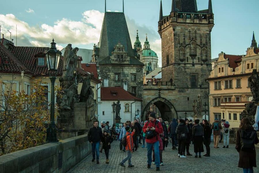 Prague: Prague Castle & Charles Bridge – guided tour in German - Charles Bridge and the Lesser Town Walk: Legends Plus Straightforward Views