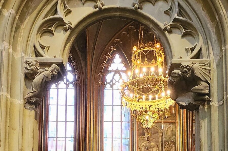 Prague: Prague Castle Private Walking Tour - St. George’s Basilica: Early Middle Ages in the Middle of the Gothic Wow