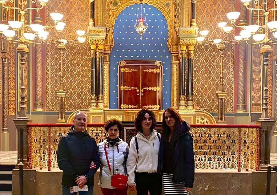 Prague: Prague Synagogues & the Jewish Cemetery Guided Tour - Pinkas Synagogue and the Jewish Museum connection you should plan for