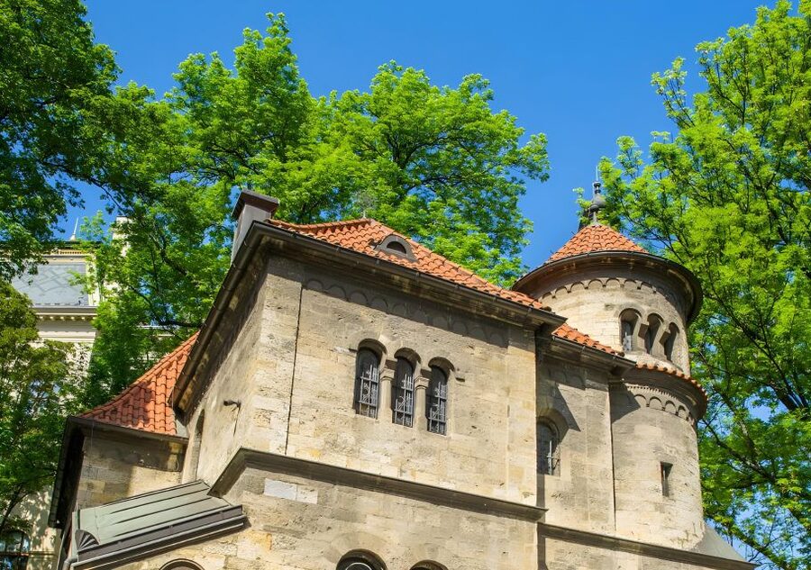 Prague: Prague Synagogues & the Jewish Cemetery Guided Tour - Old Jewish Cemetery: funeral customs and why the tombstones hit so hard