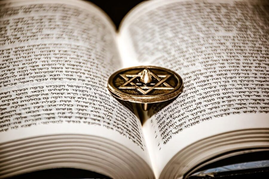 Prague: Prague Synagogues & the Jewish Cemetery Guided Tour - Who should book this tour, and who might reconsider