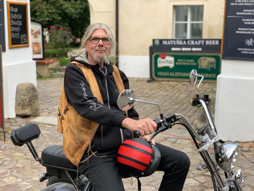 Prague: Private 3-Hour Trike Adventure - Guide quality, languages, and the bonus of a good start