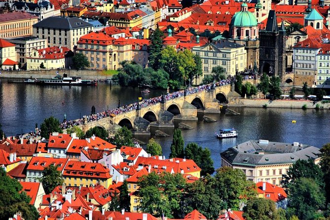 Prague Private Custom Full-Day Tour: Prague Castle and Old Town - Jewish Quarter and Obecni Dum: architecture and city identity