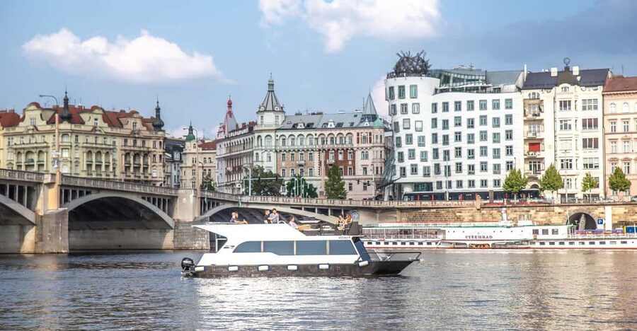 Prague: Private River Cruise with Unlimited Beer or Prosecco - Key Things I’d Book This For