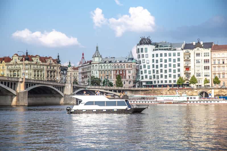 Prague: Private River Cruise with Unlimited Beer or Prosecco - The 3-Hour Timeline, and How Long Actually Feels