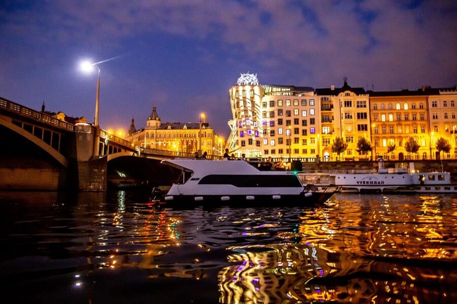 Prague: Private River Cruise with Unlimited Beer or Prosecco - Unlimited Beer or Prosecco, and the One-Choice Rule