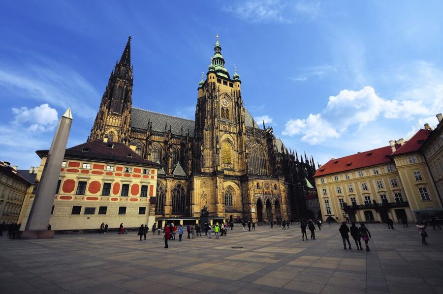 Prague: Private Tour of the Prague Castle Grounds - St. Vitus Cathedral and the Royal Interiors You Actually Need to See