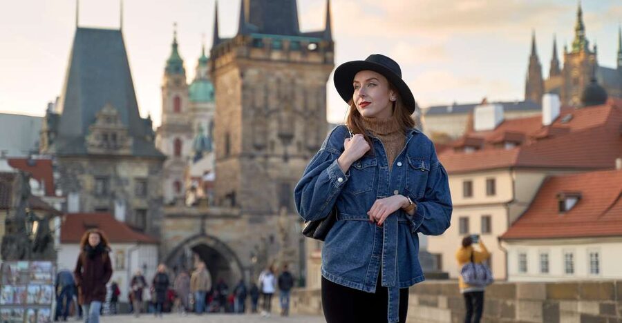 Prague: Professional Photoshoot at Charles Bridge - A 15 to 45 minute plan on Charles Bridge, without wasting your day