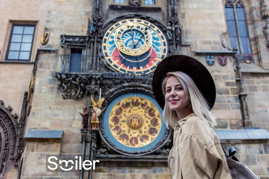 Prague: Professional Photoshoot in the Old Town - Meeting outside Hard Rock Cafe, then straight into the photo zone