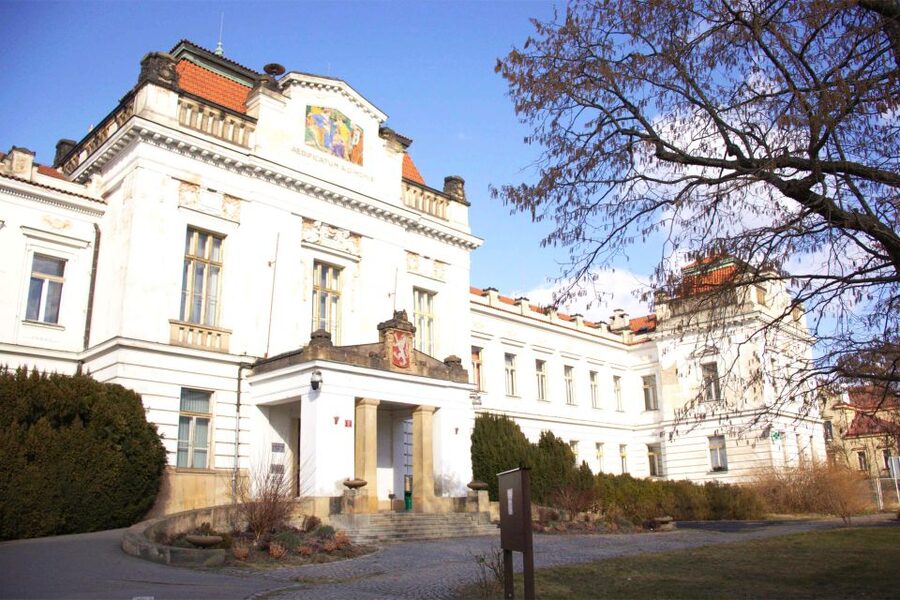 Prague: Psychiatric Hospital and Abandoned Cemetery Tour - What makes the storytelling effective (and why it feels worth $32)