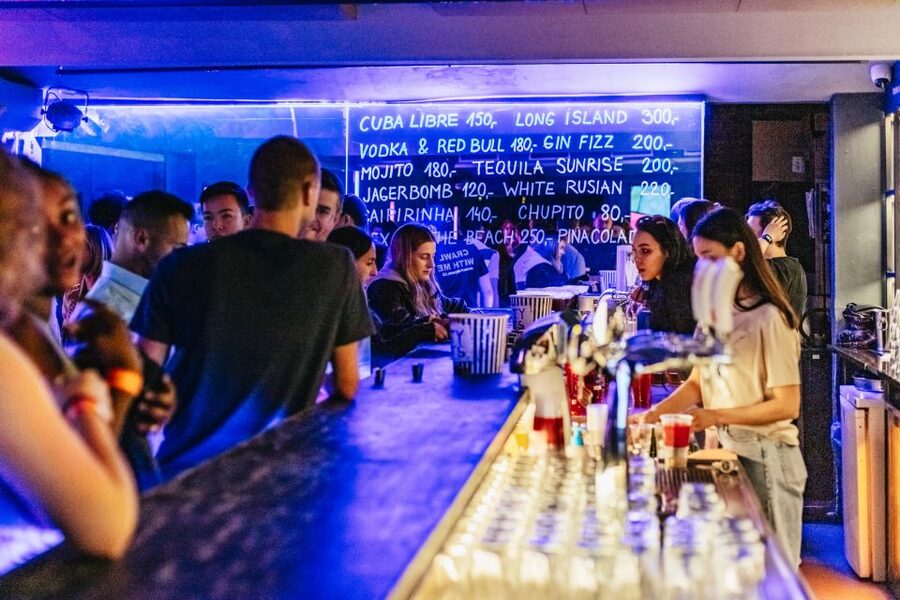 Prague: Pub Crawl with Unlimited Drinks & 5-floor Club Entry - Seasonal Dates: Dec 30- Jan 1 and New Year’s Eve Versions