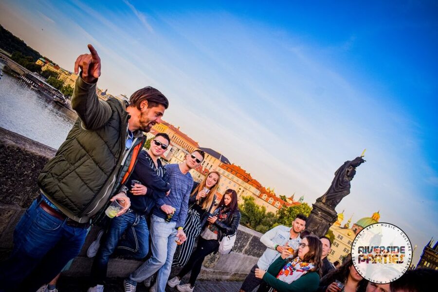 Prague Riverside Parties Tour - The Mobile Bar With Music: The Most Practical Part