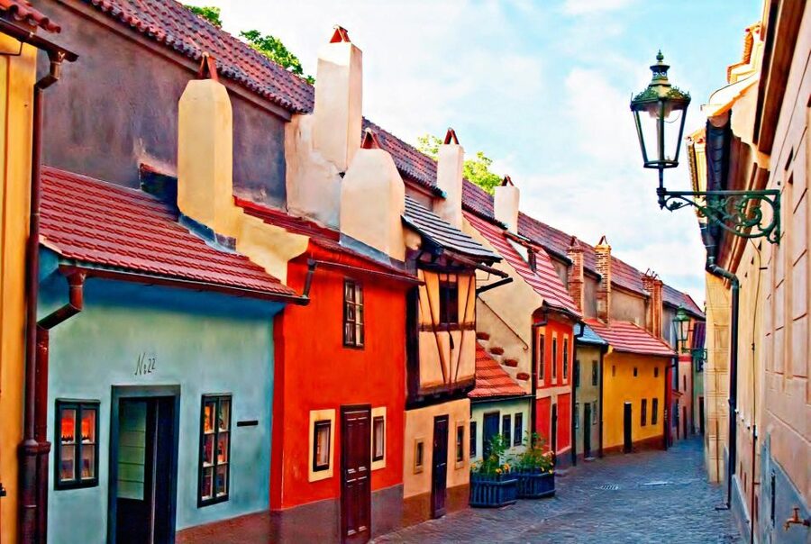 Prague Royal Castle, St Vitus, Golden Lane Tour with Tickets - Who this Prague Castle tour fits best