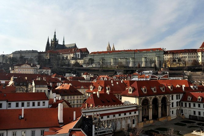 Prague's charming old places tour in Russian language - U dvou koček beer break, then Charles Bridge down to Kampa’s different mood