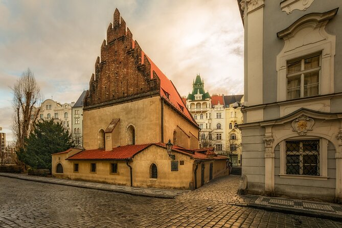 Prague's charming old places tour in Russian language - Kampa Island stories and the John Lennon Wall stop