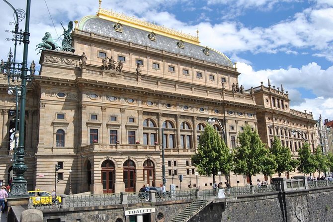 Prague's charming old places tour in Russian language - Oldest rotunda views and the Josefov walk through Prague’s former Jewish quarter