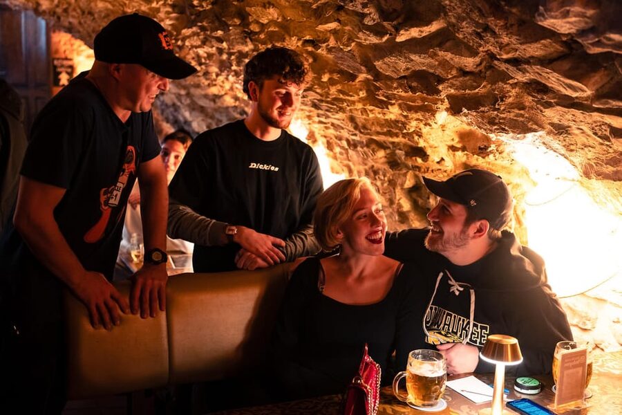 Prague: Saturday Stand-Up Comedy Night in English - The location game: how to fit it into a Prague Saturday