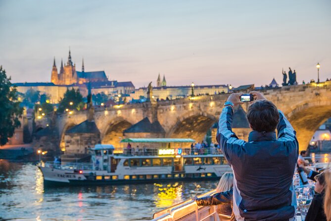 Prague: Sightseeing Boat Cruise with Buffet Dinner - Key things I’d plan around