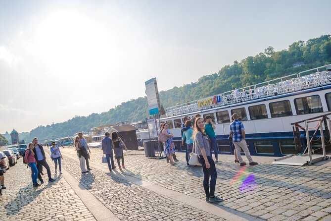 Prague: Sightseeing Boat Cruise with Buffet Dinner - Boarding at Dvorakovo Embankment, Pier 17 (and how not to lose time)