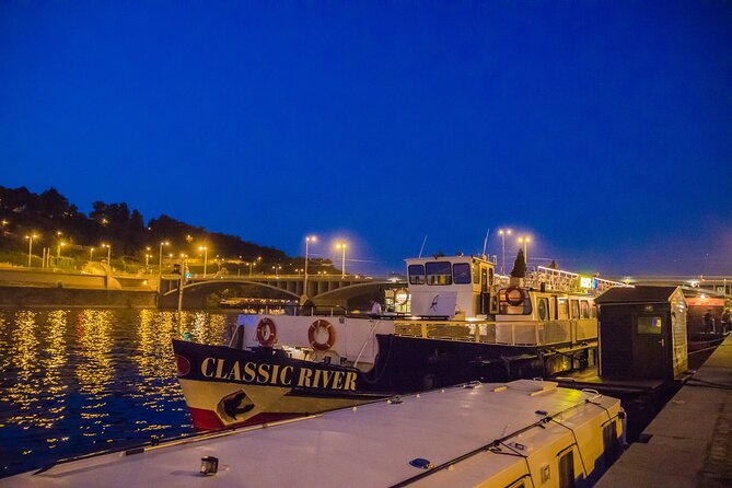 Prague: Sightseeing Boat Cruise with Buffet Dinner - What the 3-hour Vltava cruise really feels like