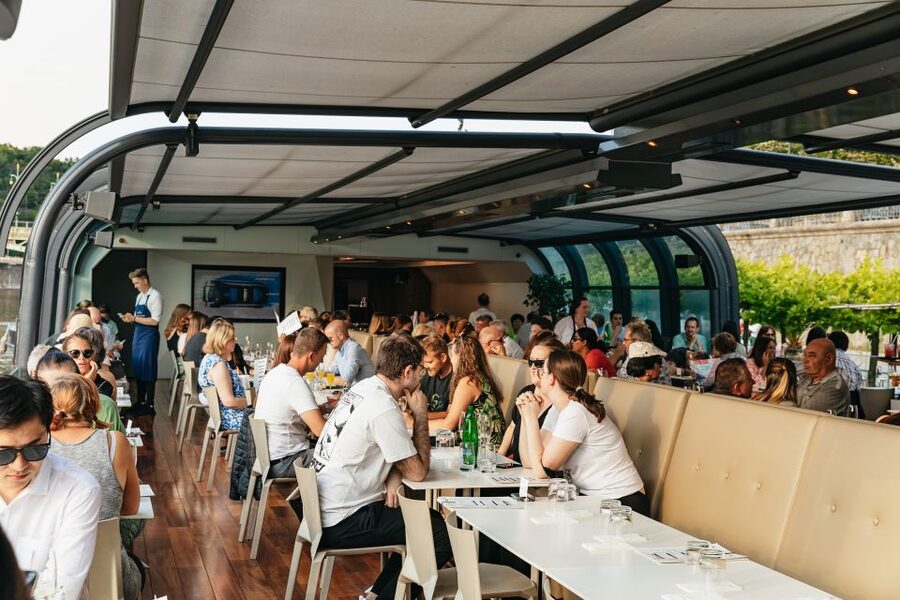 Prague: Sightseeing Dinner Cruise on Open-Top Glass Boat - Why a Prague dinner cruise beats a long walking night