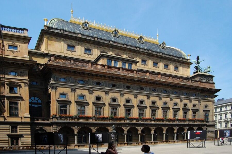 Prague Sightseeing Tour with Lunch - The guide experience: friendliness, explanations, and a flexible feel